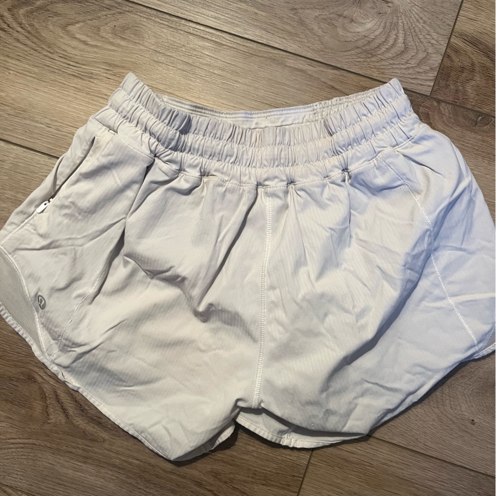 Lululemon Size 2 4” Lululemon Hottie Hot Shorts